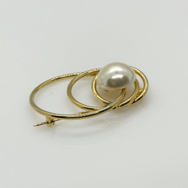 Circles Geometric Faux Pearl and Gold Brooch