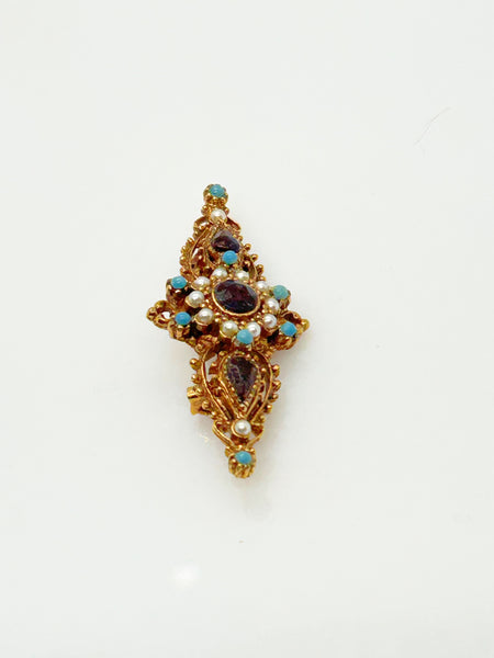 Beautifully detailed ART Victorian Revival Vintage Bar Brooch