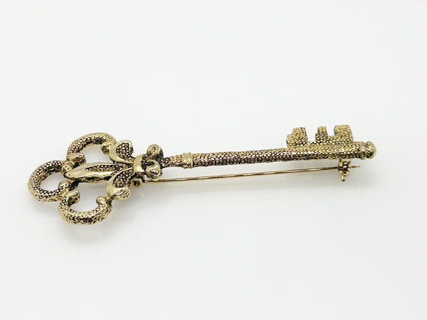 Large Detailed Vintage Fleur De Lis Key Brooch