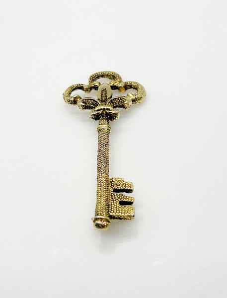 Large Detailed Vintage Fleur De Lis Key Brooch